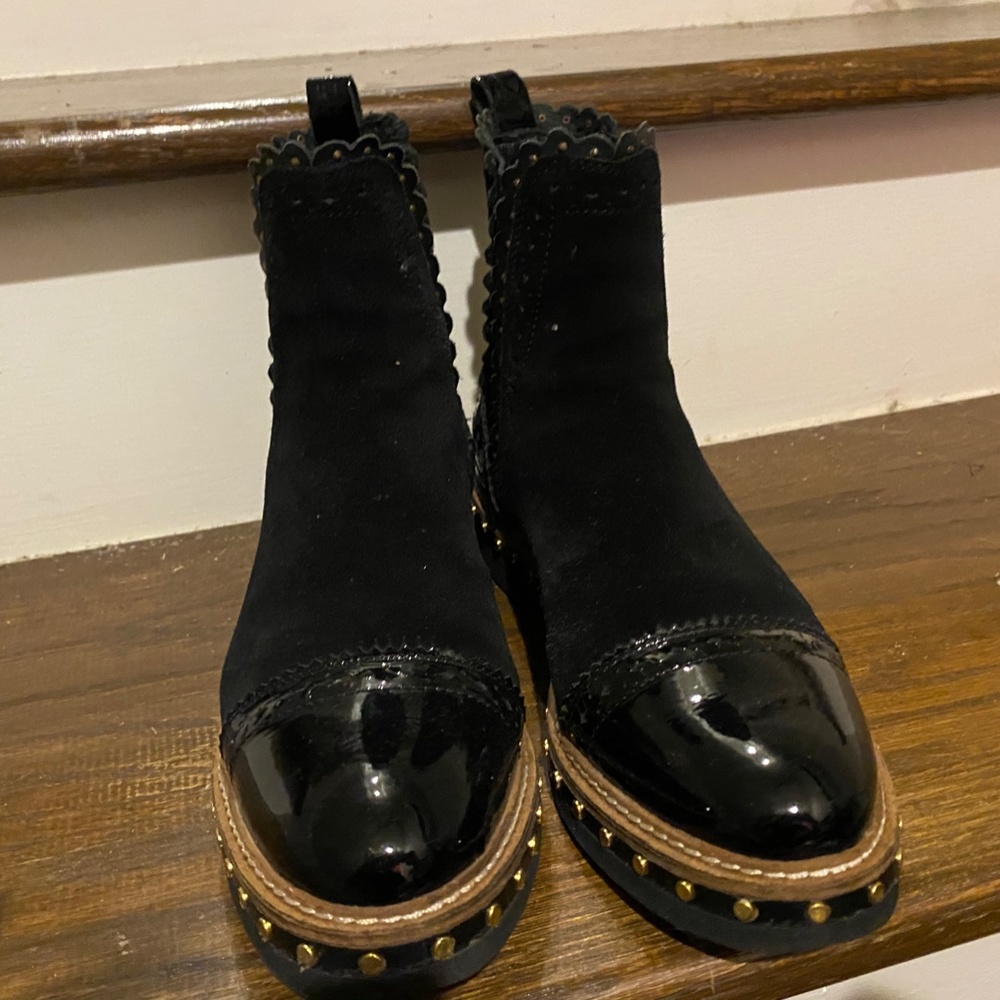 Black Chelsea boots，Suede and leather, size 37